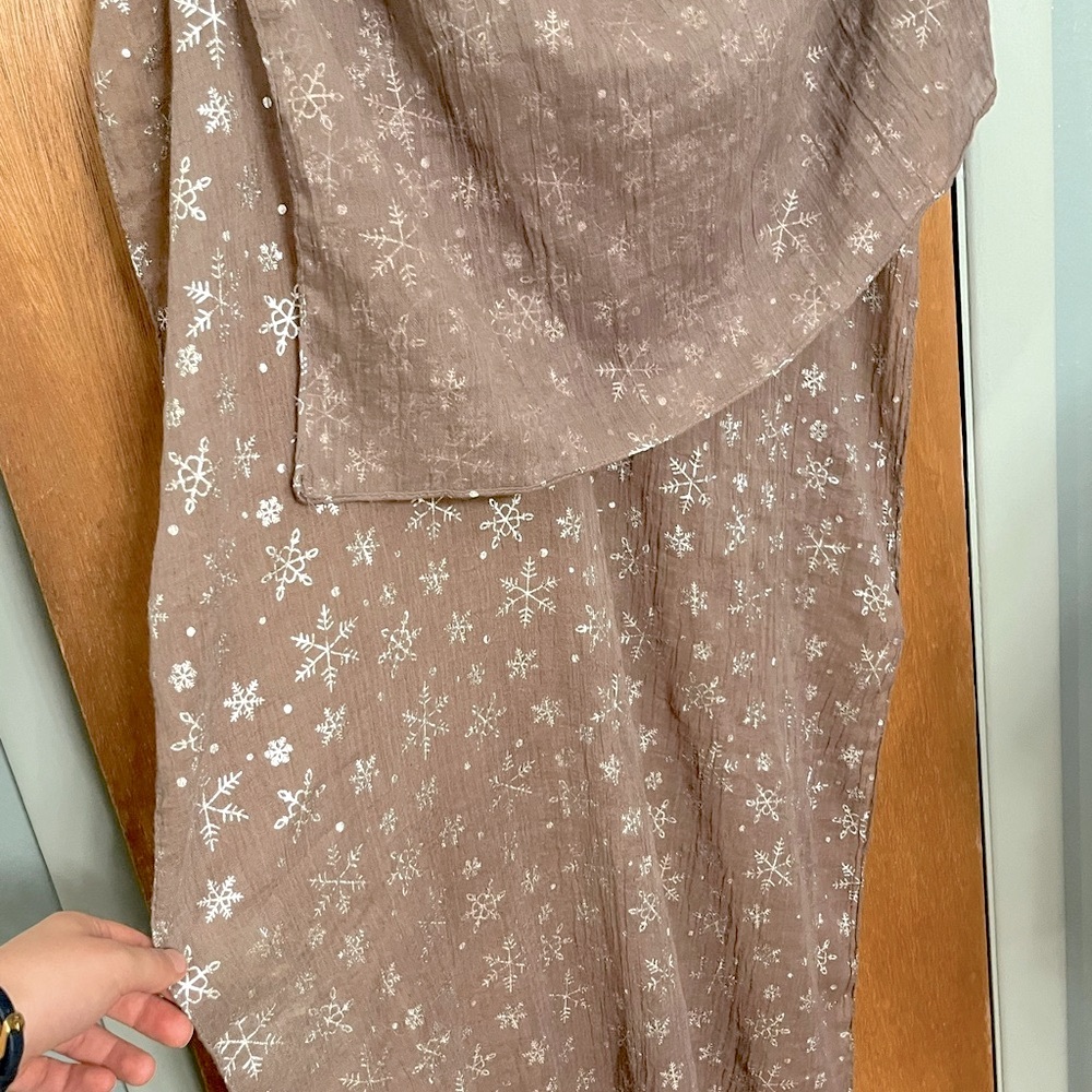 Brown Snowflake scarf